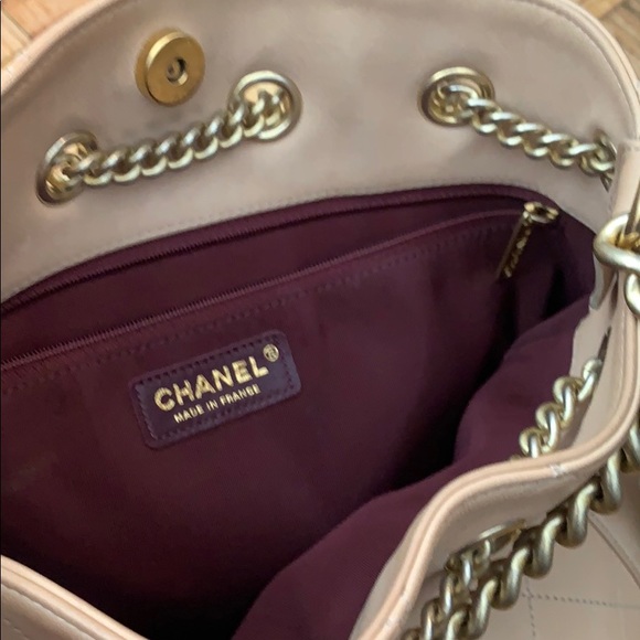 Chanel Nude Diamond Pattern bucket Bag. - Picture 6 of 7